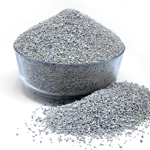 White And Charcoal Bentonite Cat Litter