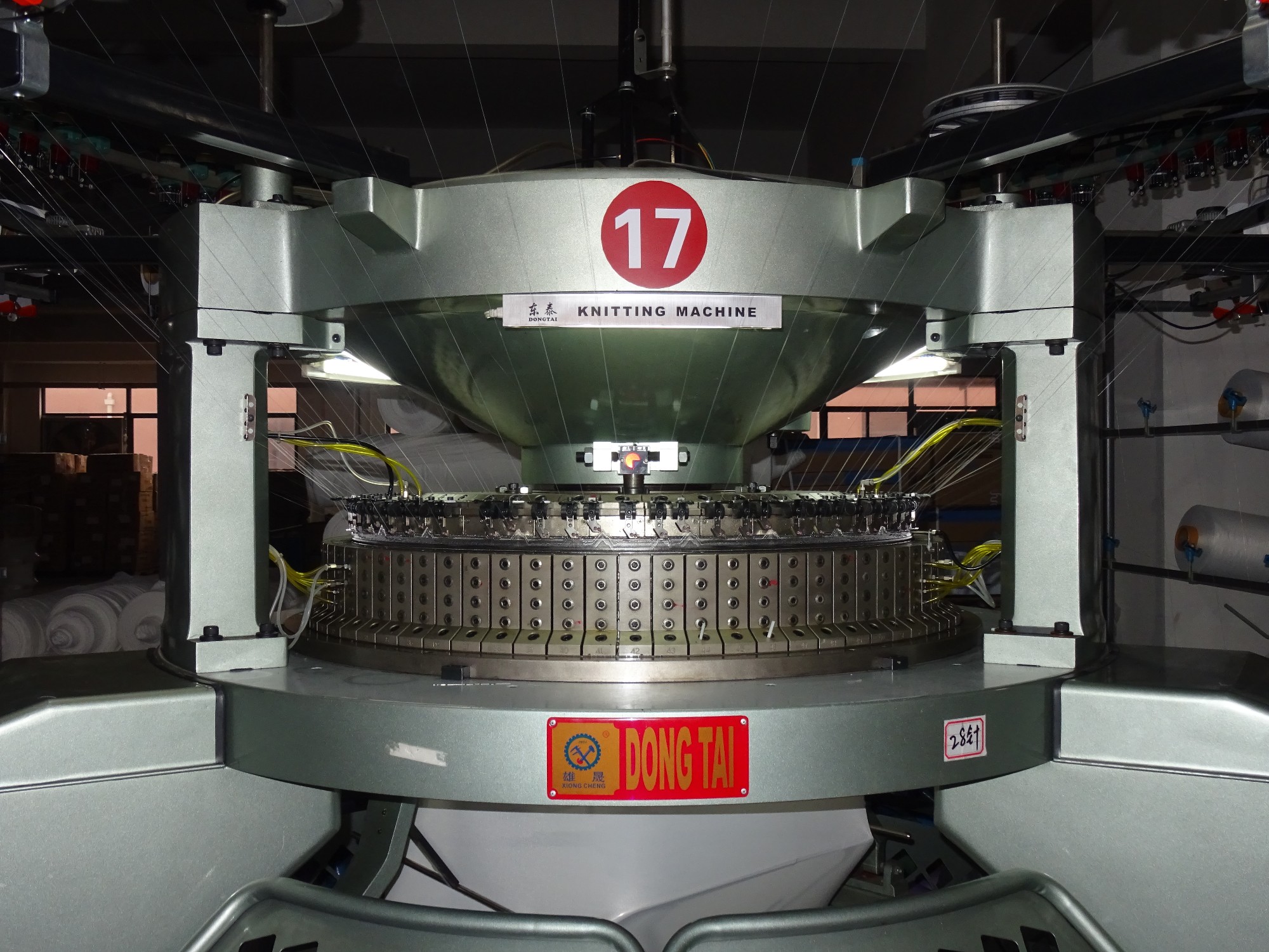 Interlock knitting machine