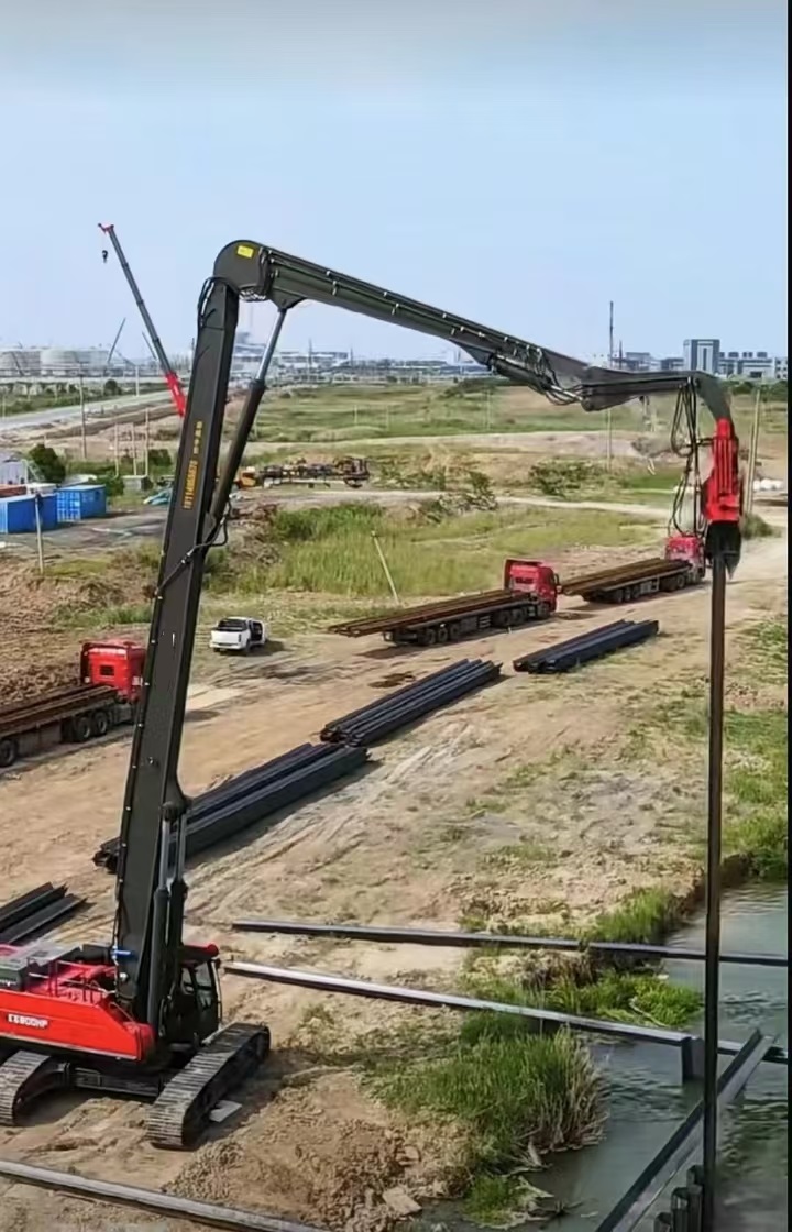 excavator with excavator vibro hammer