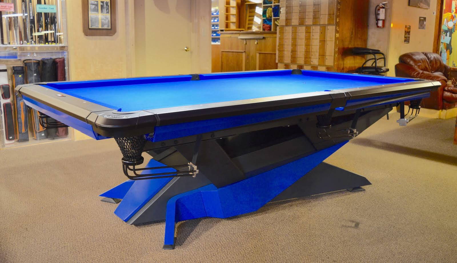 POOL TABLE