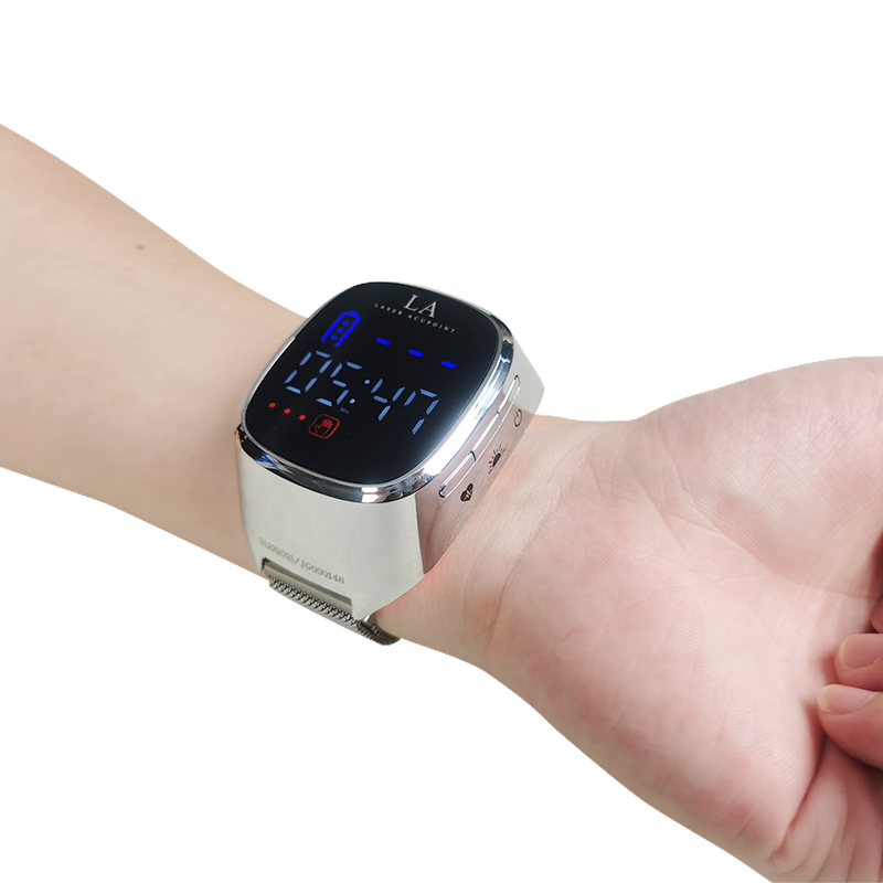 新的激光手表更多功能n在一个心率650nm激光手表中进行高血压激光疗法血液循环观察