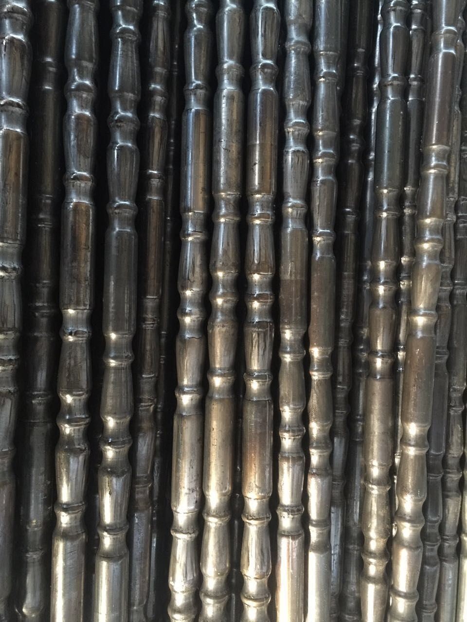 Китай ограждение лестницы колонны изоляции стальной балюстрады с использованием стальной трубы с цветком, производитель