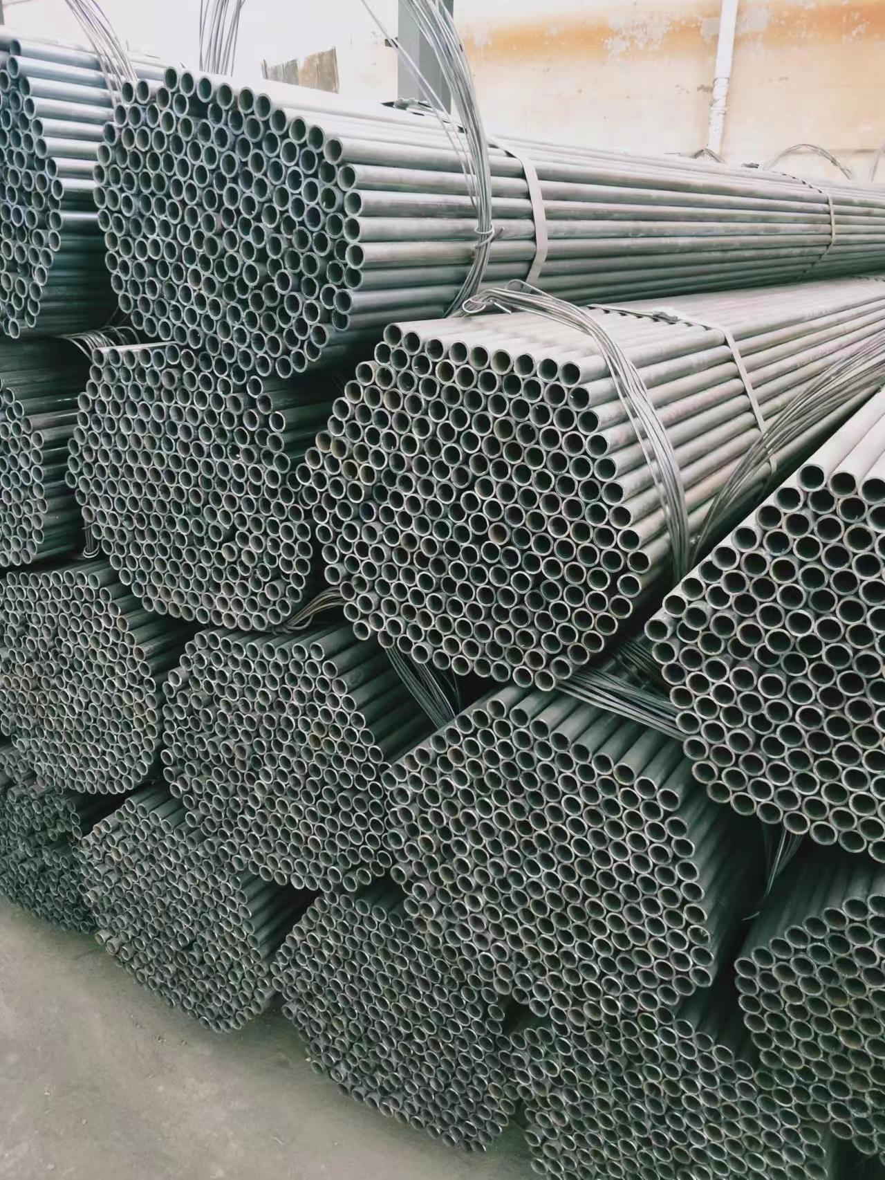 Китай Производитель ERW Сварная стальная труба Железная черная труба Gi Оцинкованная стальная труба для строительства, производитель
