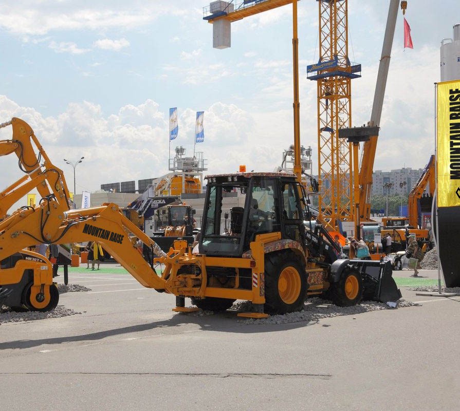 Mountain Raise Machinery Exhibited in Russia