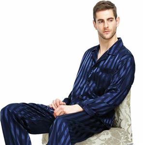 Férfi selyem hosszú ujjú pizsama felső és rövid nadrág, sima és kényelmes otthoni viselet