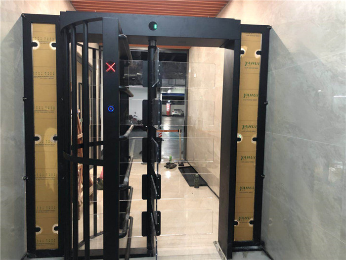 Full height turnstile in access control