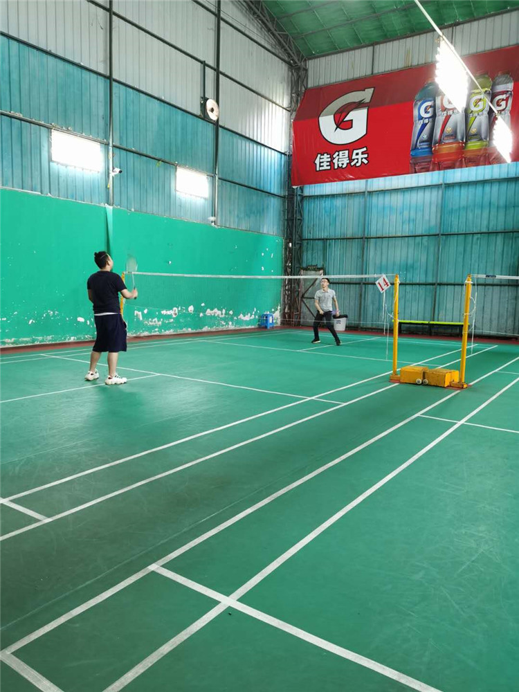 La fabrication de barrières pivotantes Shenzhen Tongdazhi Company a organisé un match de badminton le week-end