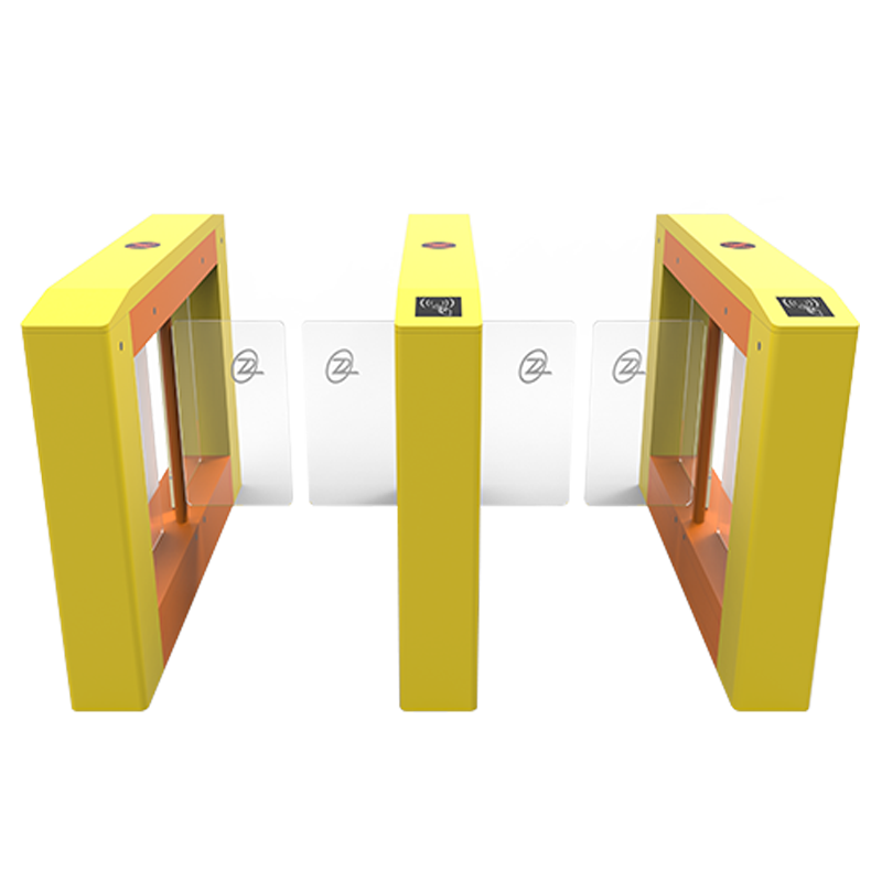 серебристо-белые распашные ворота, специализированные для системы контроля доступа в офисное здание