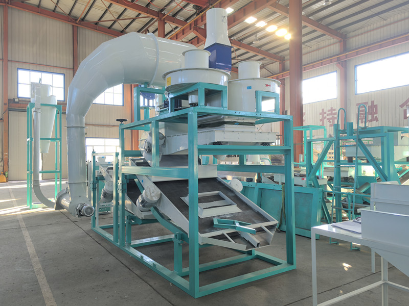 Oat peeling equipments are ready for shipment.