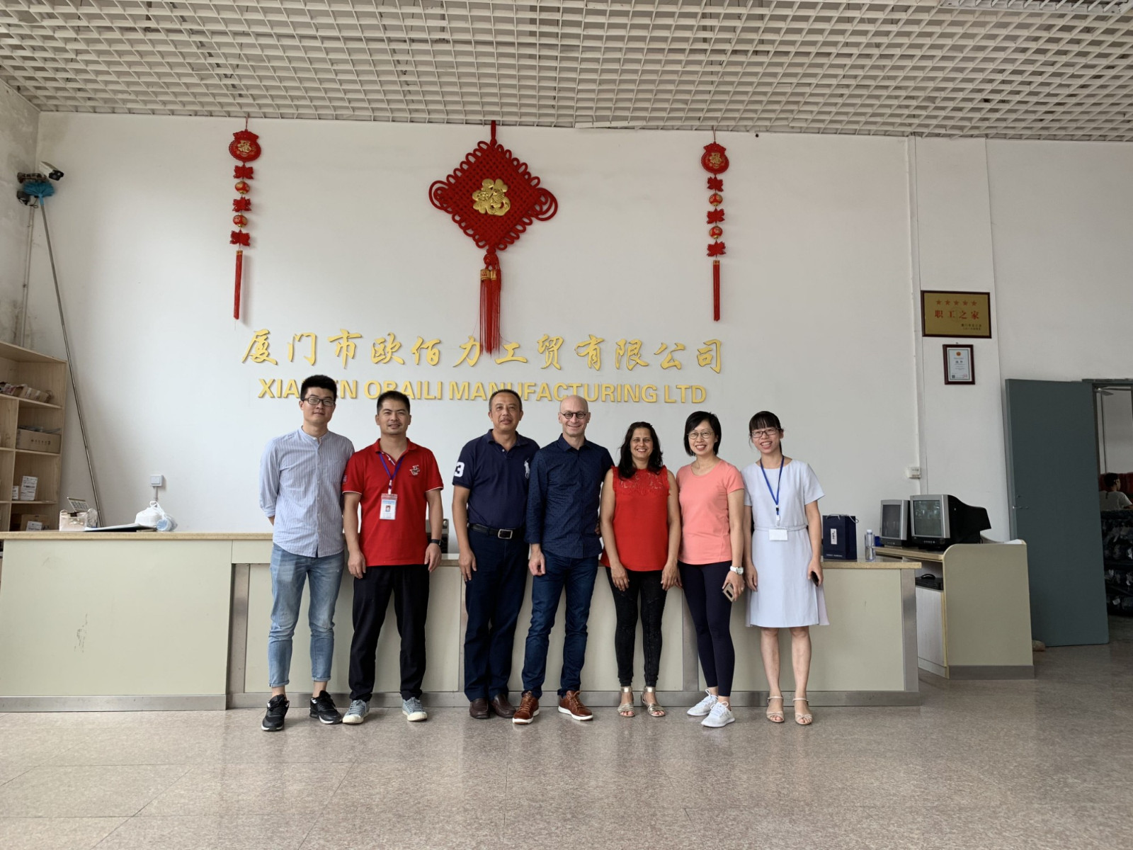 Overseas clients come to visit our company