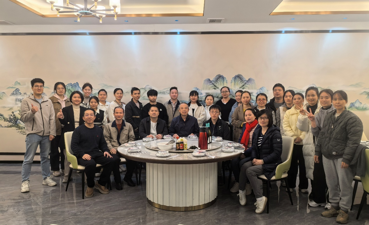 צוות השירות שלנו