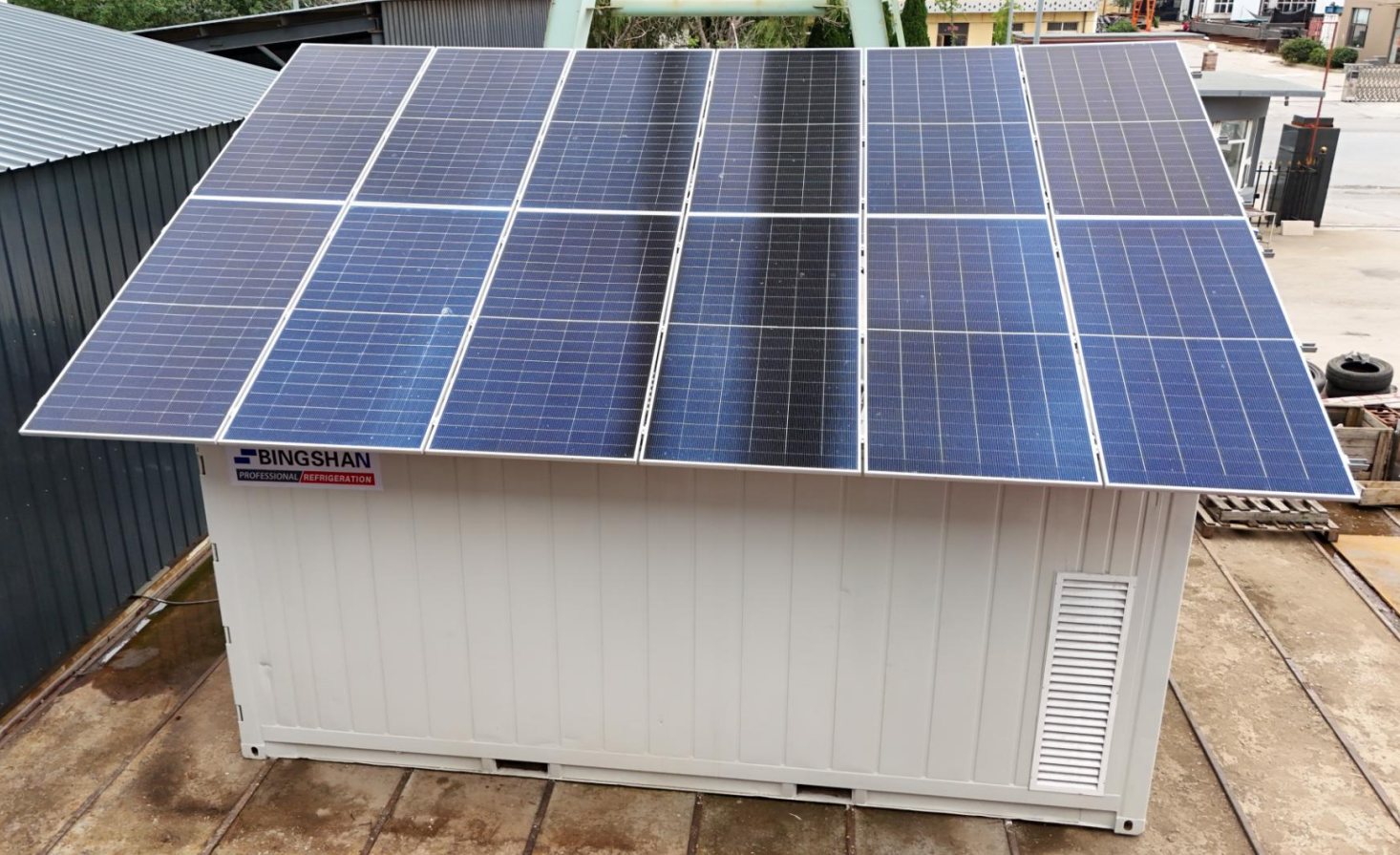 Solar-powered cold storage