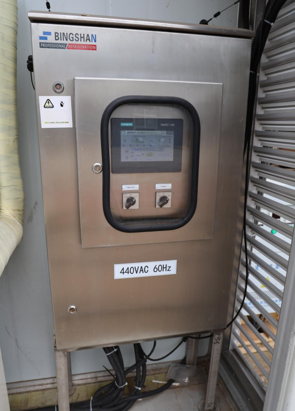 Solar-powered cold storage