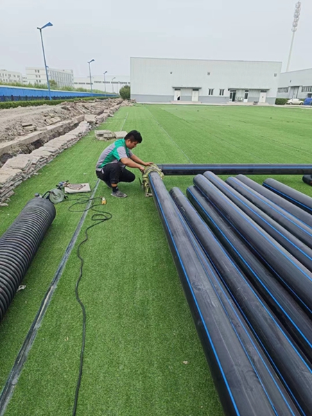 Instalación de tuberías de PE para el parque industrial más grande de Tianjin