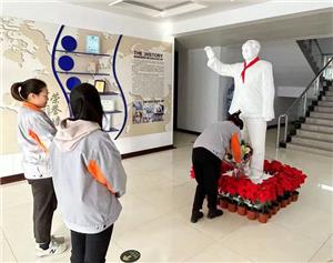 Commémoration du 129e anniversaire de la naissance de Mao Zedong