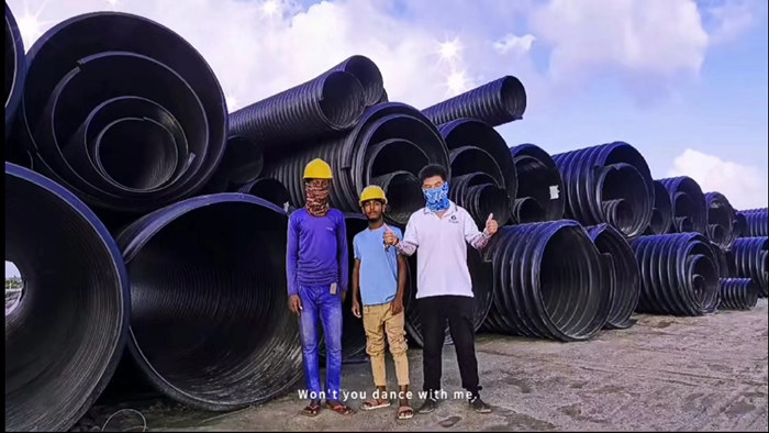 Proyecto de drenaje en África con tubería corrugada reforzada con cinturón de acero