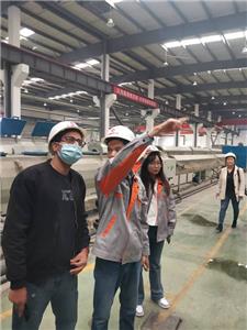 Un client indonésien visite notre usine de tuyaux en PEHD