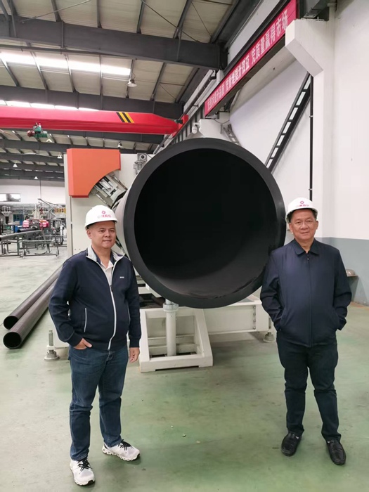 Khách hàng Philippines đến thăm JINGTONG để mua ống nhựa