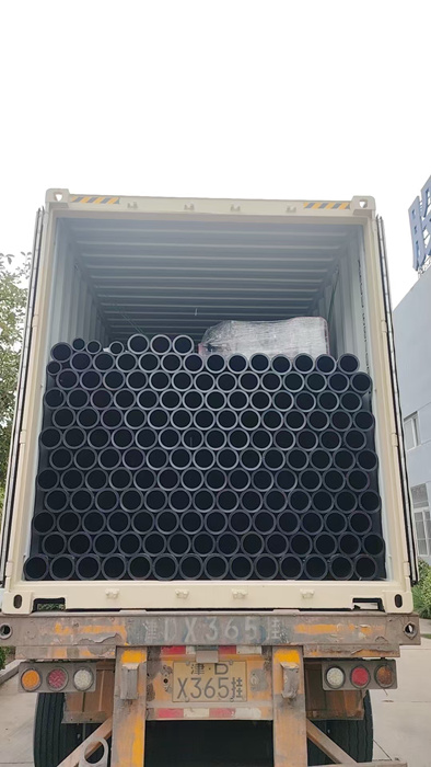 Tuberías de HDPE y máquinas de soldar enviadas a Canadá.