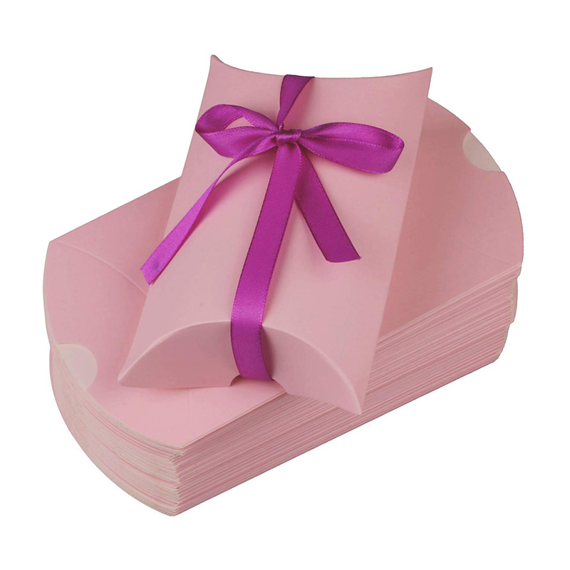 Красива хартиена кутия за възглавница в розов цвят за подарък