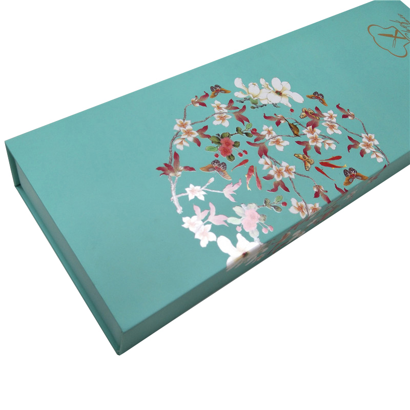 Beautiful rigid gift magnetic box with paper insert divider