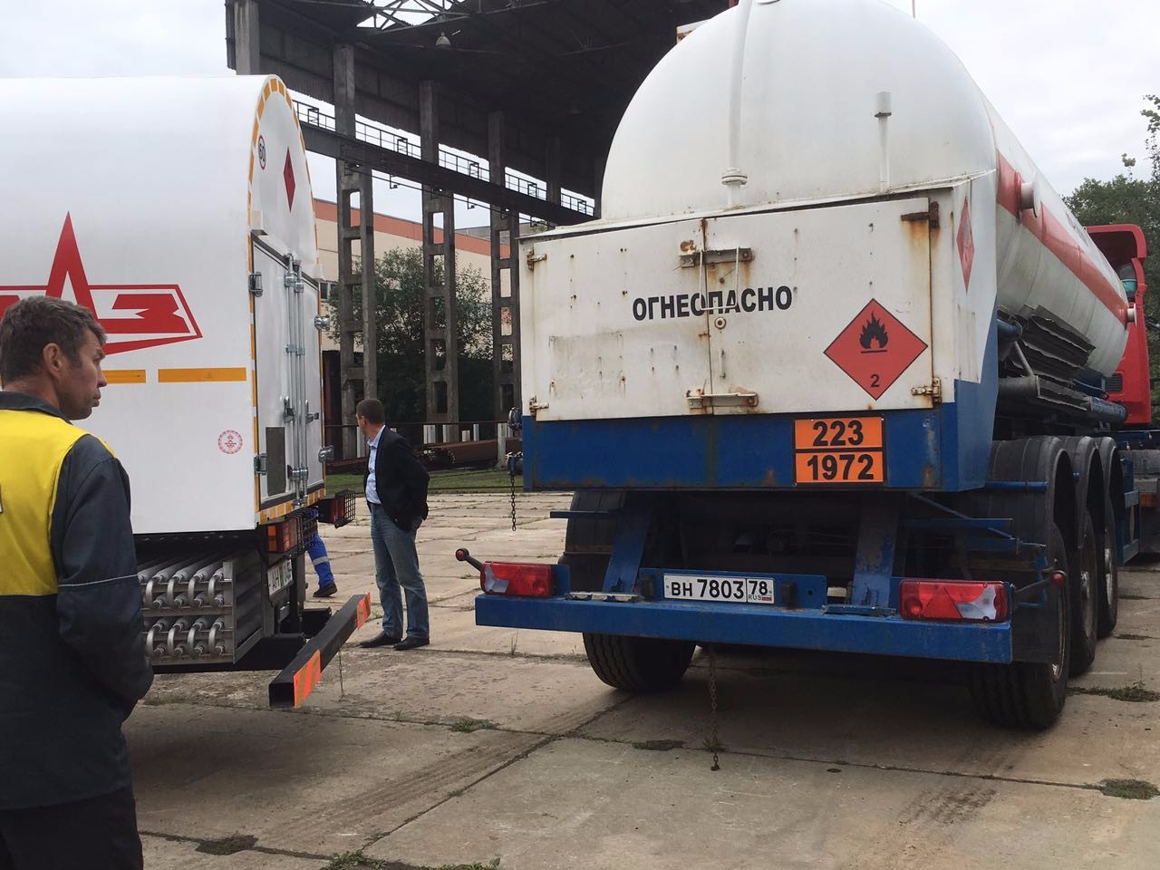 Integrated LNG Refilling Trailer