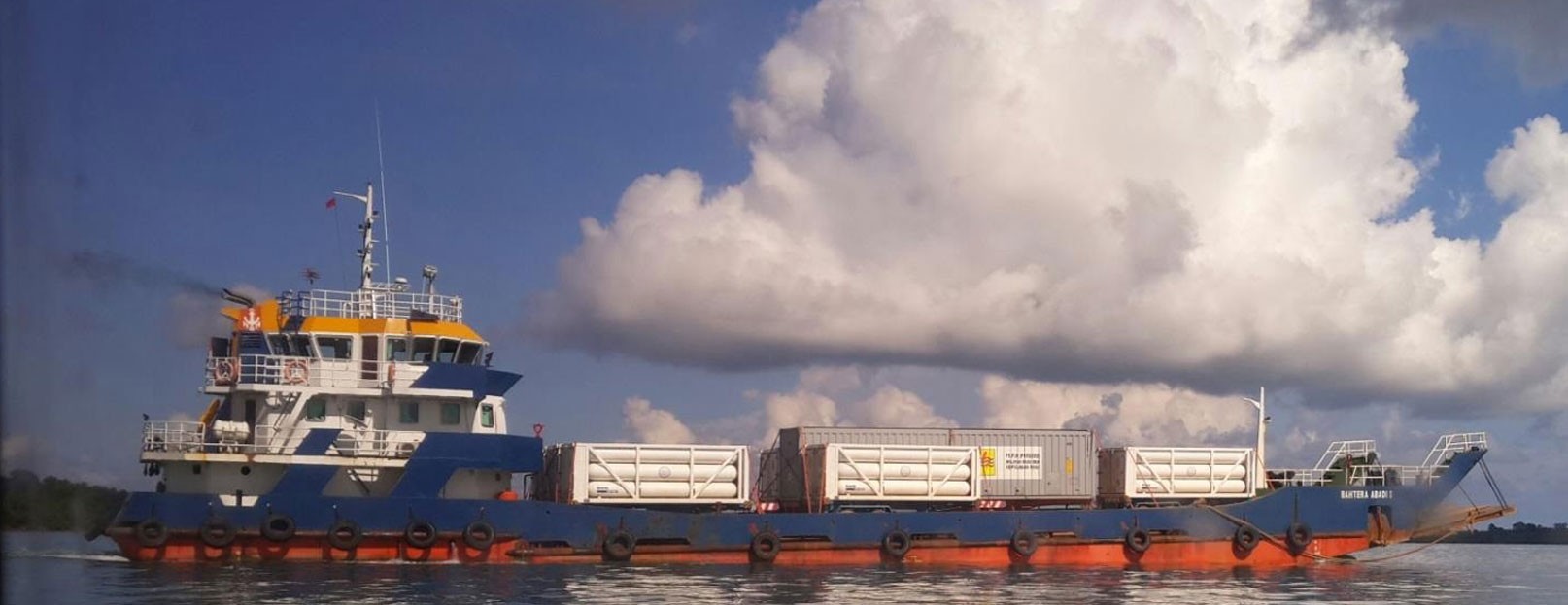 Rimorchio e container per il trasporto di GNL metano