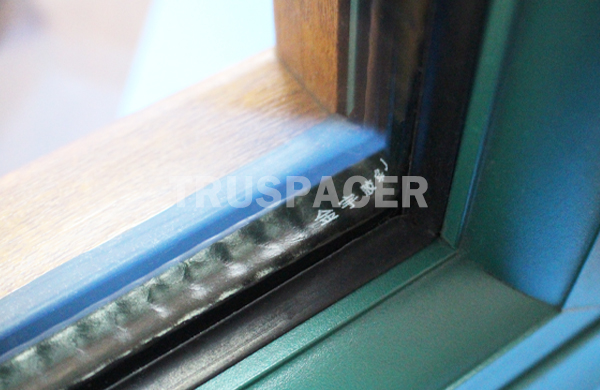 Sealing spacer for Insulating Glass