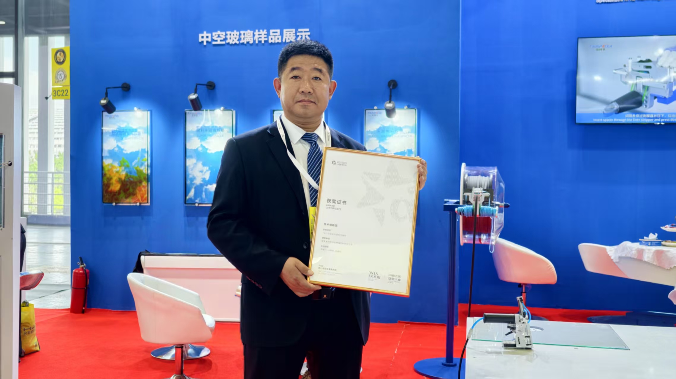 Triển lãm Sản phẩm Mới lần thứ 32 đã kết thúc thành công và sản phẩm TBSE Dual Seal Flexible Spacer đã giành được giải thưởng Polaris của Architecture Technology lần thứ 12.