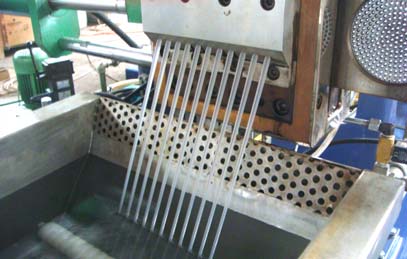 PET extrusion system and pelletizing devices