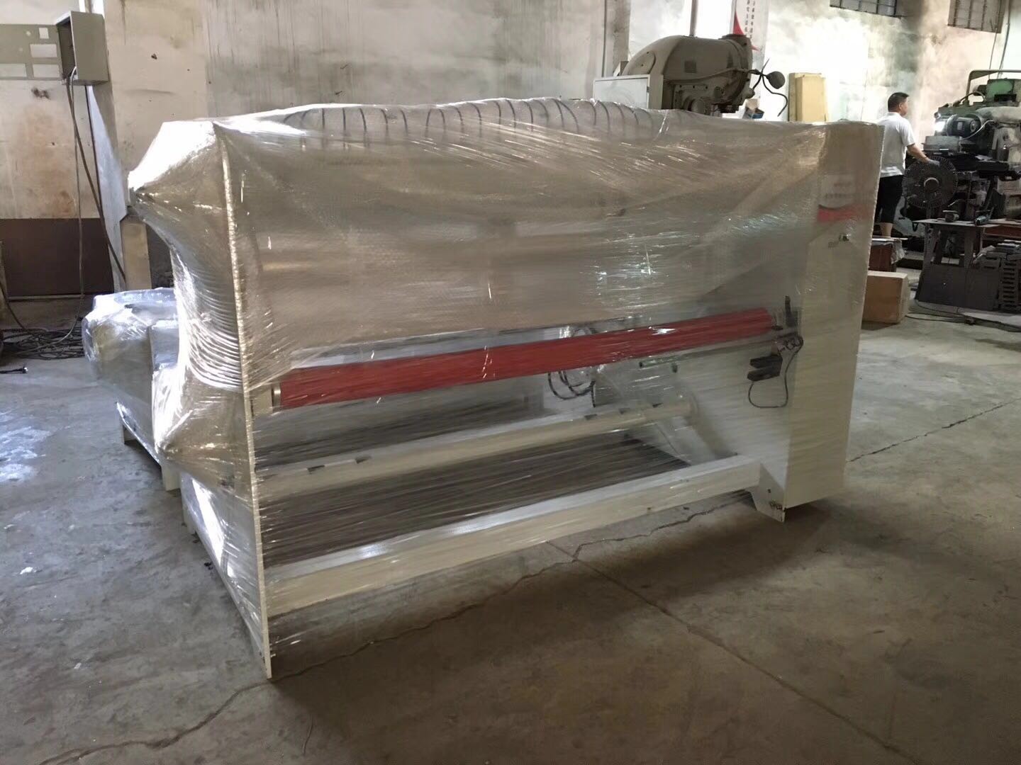 The EVA slitter is packaged and ready to be shipped to Portugal!