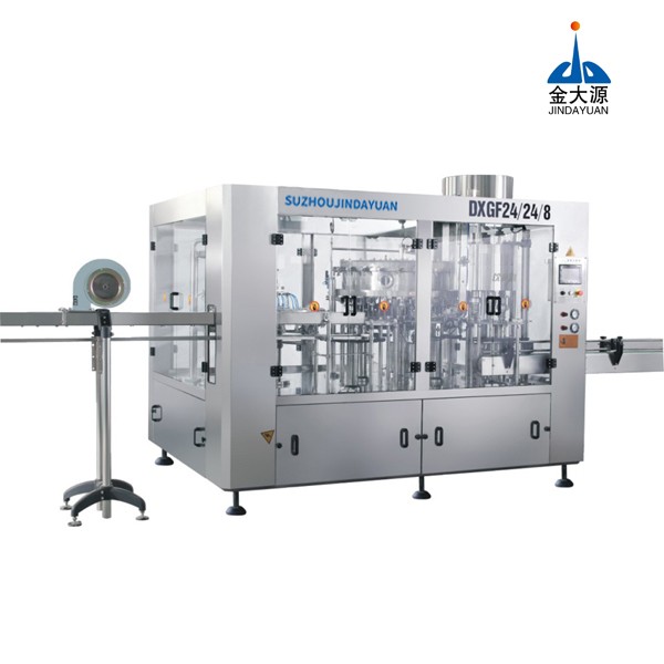 mashina dlya rozliva sokovogo napitka