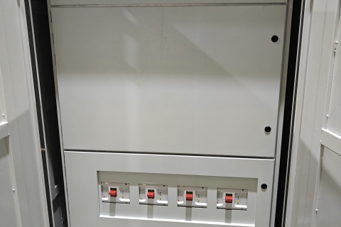 Resilient Power Distribution Systems: Engineering Solutions for Extreme Climate Challenges