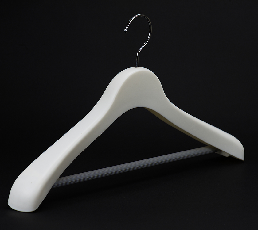 wood like plastic hanger