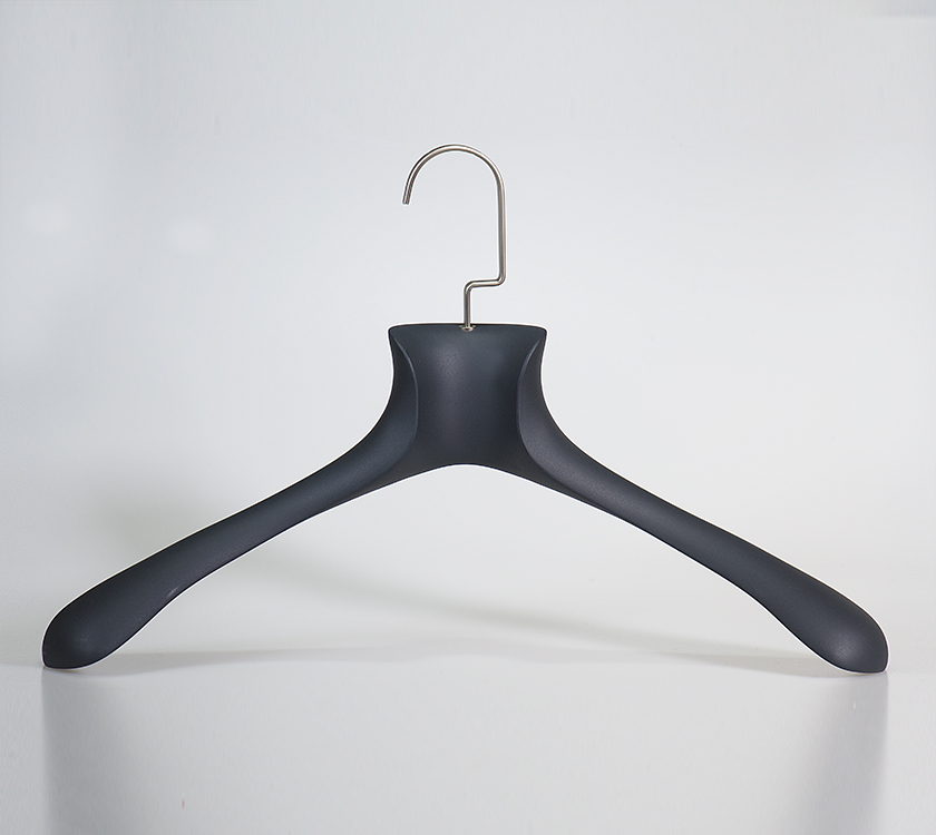 plastic suit hanger
