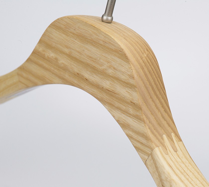 Китай Деревянная переносная вешалка для верхней одежды Deluxe с зажимами, производитель