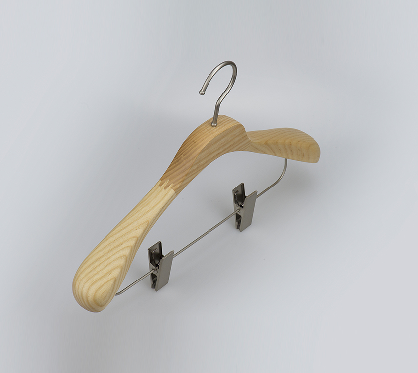 coat hanger with clips