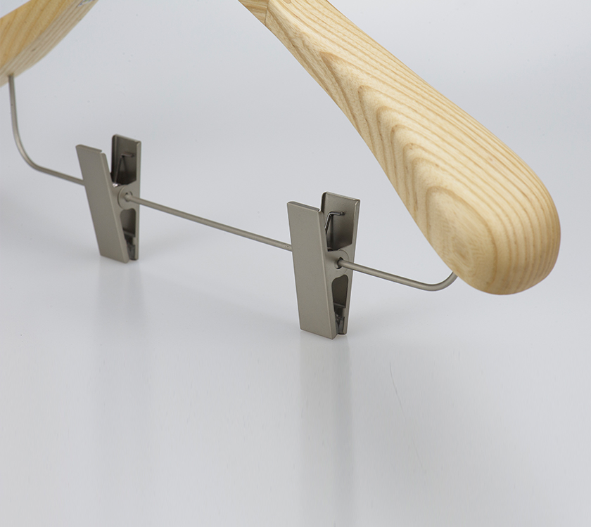 coat hanger with clips