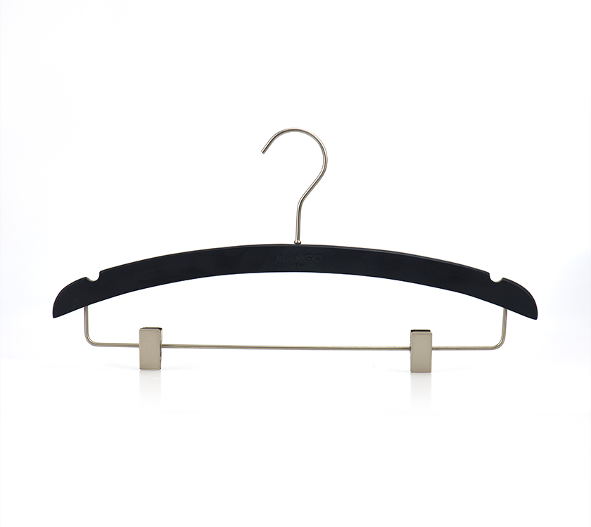 clothes hanger with clips
