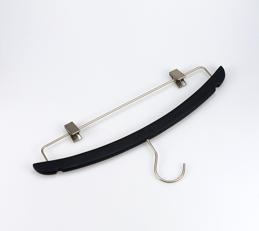 clothes hanger with clips