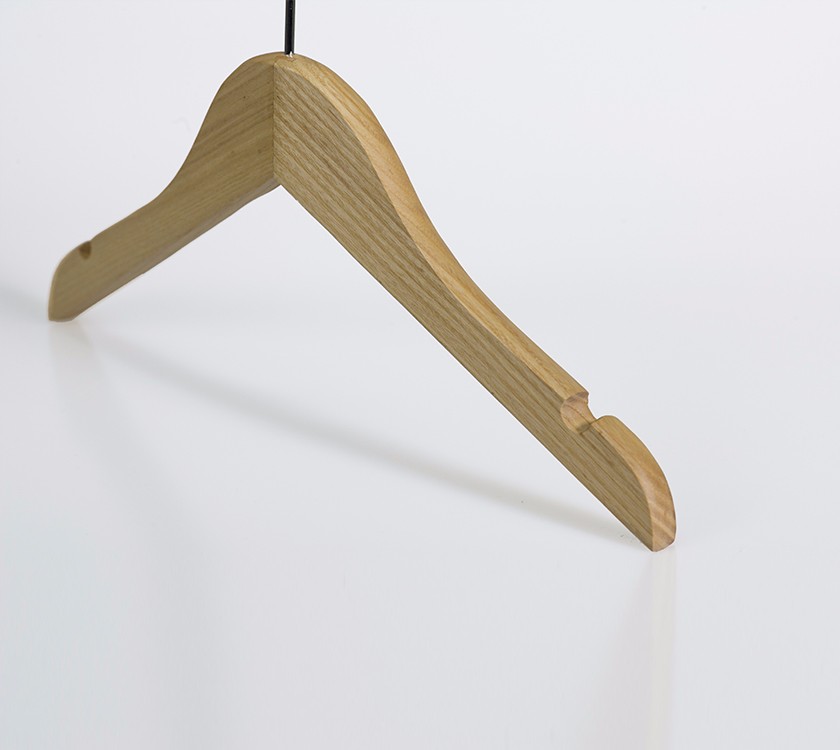 Китай Оригинальный деревянный Детские одежды вешалка с металлическим крючком, производитель