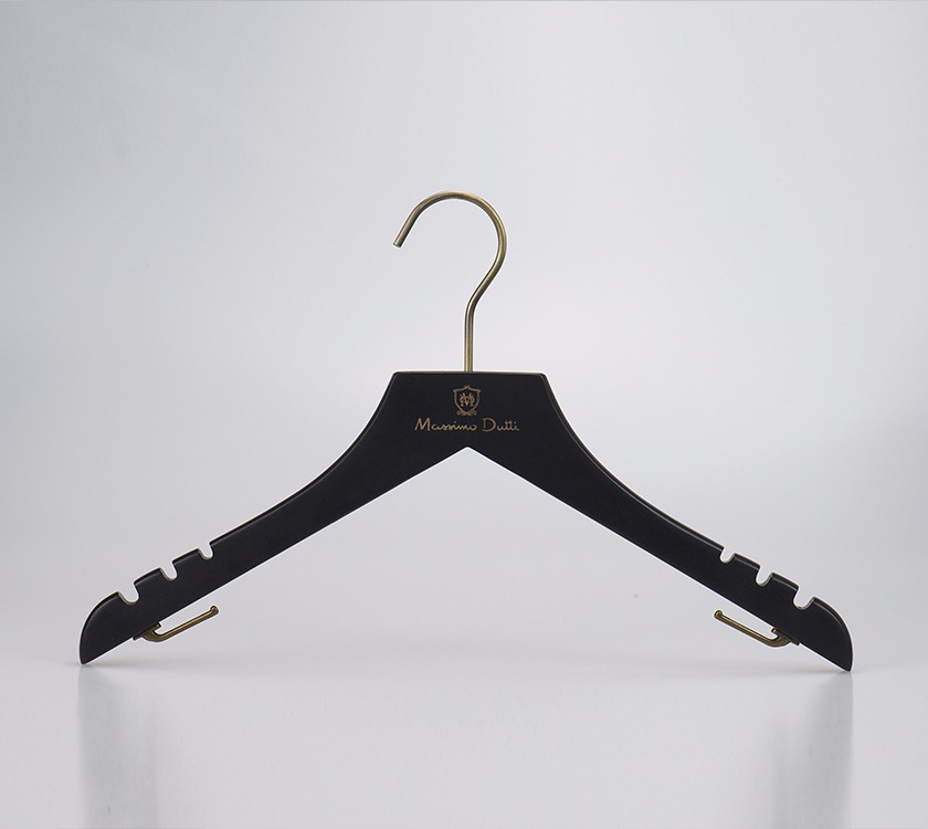 Wooden Hose T Shirt Display Hanger With Metal Hook