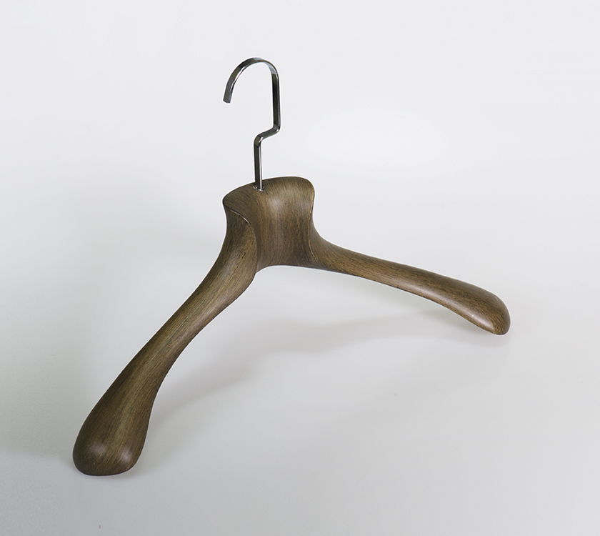 plastic hangers for clothes