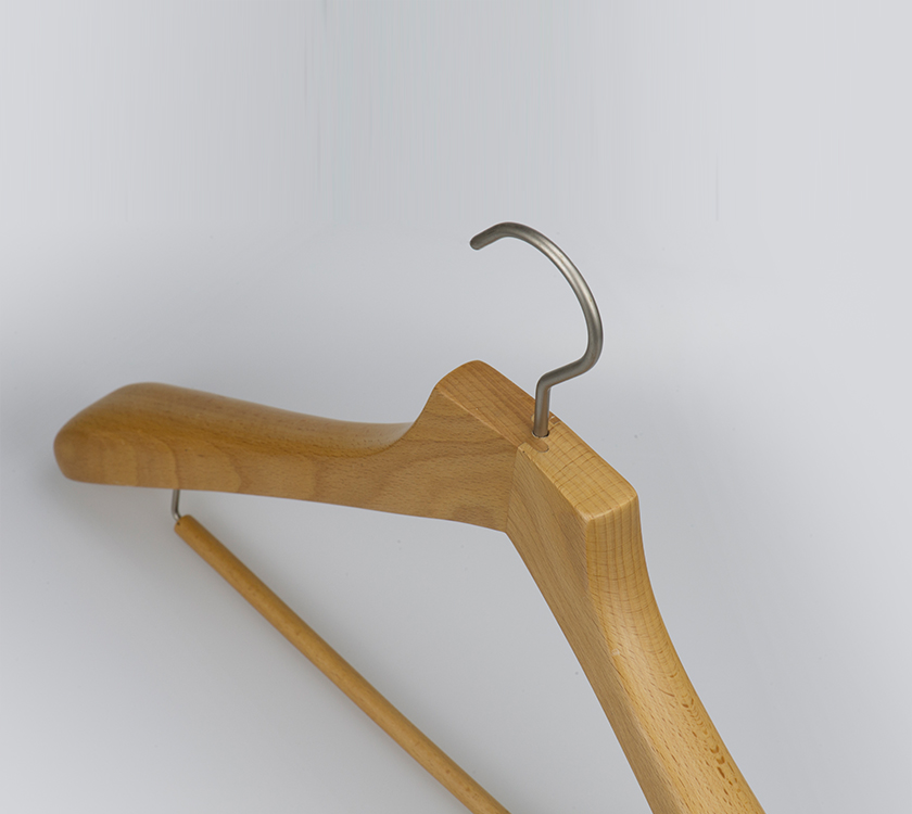 wide shoulder hanger