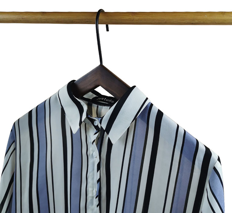 деревянная вешалка для одежды