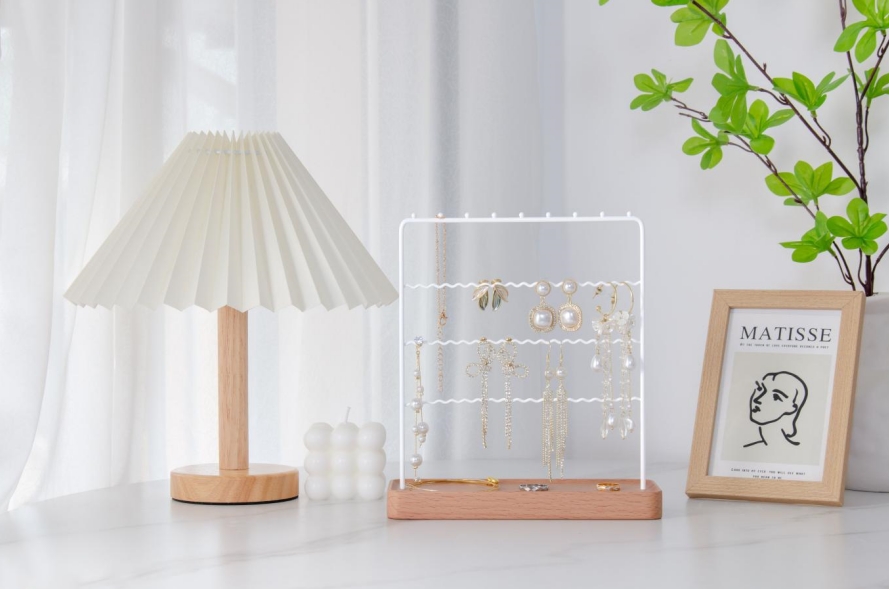 Jewelry storage rack is an artistic expression of life taste