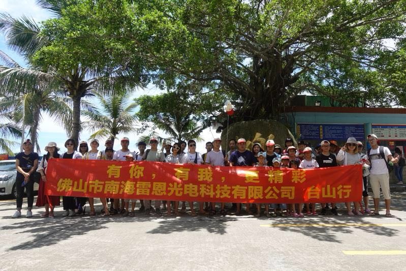Foto de grupo del personal de la oficina