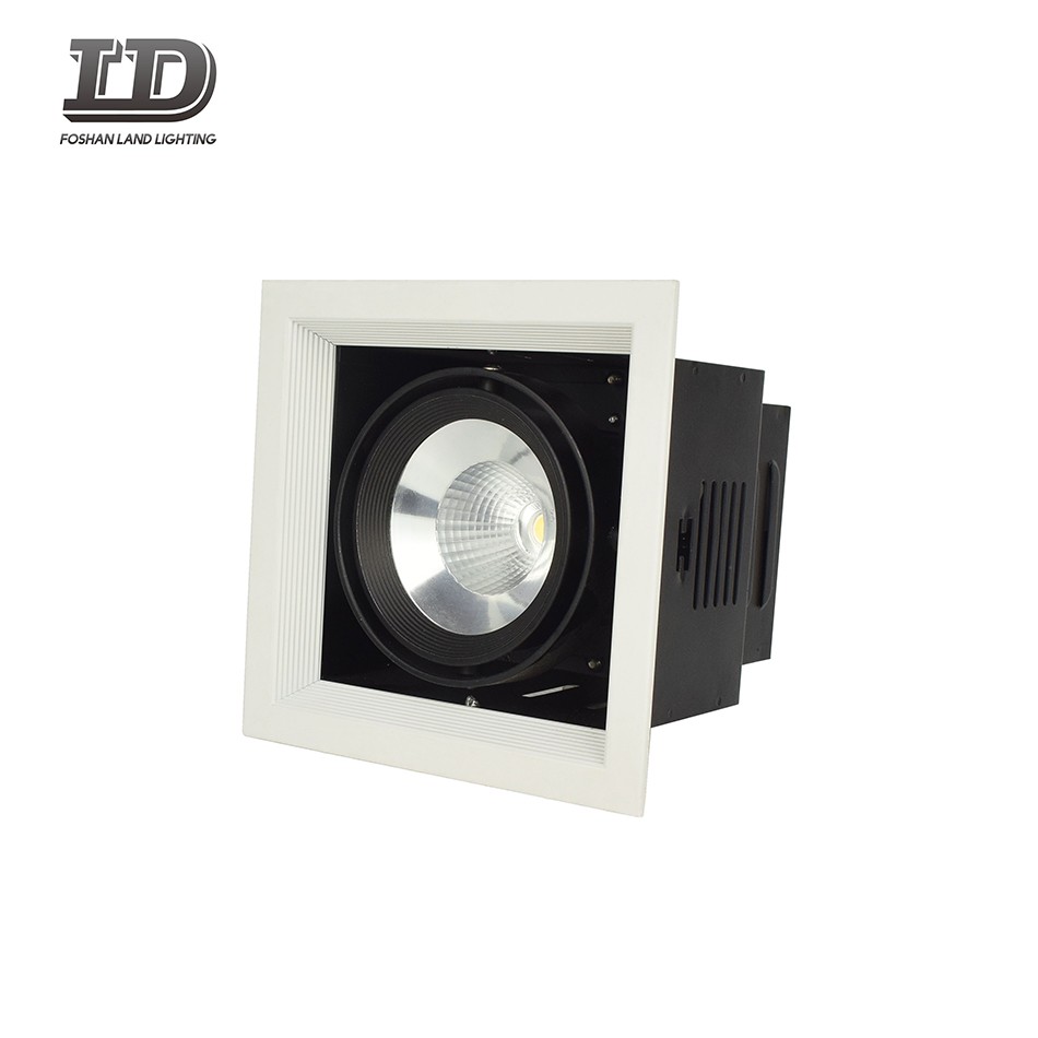 Kwadratowa oprawa typu downlight LED z gimbalem o mocy 15 W