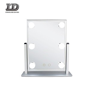 Miroir de table cosmétique avec miroir lumineux de maquillage léger IP44