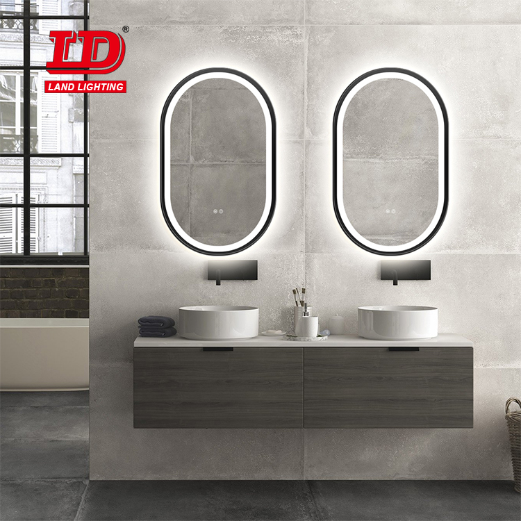 Specchio da bagno con cornice in alluminio e design smussato